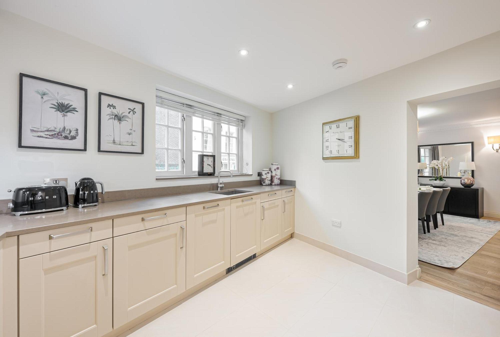 Modern 3 Bedroom Luxury House With Garage In Central London Exterior photo