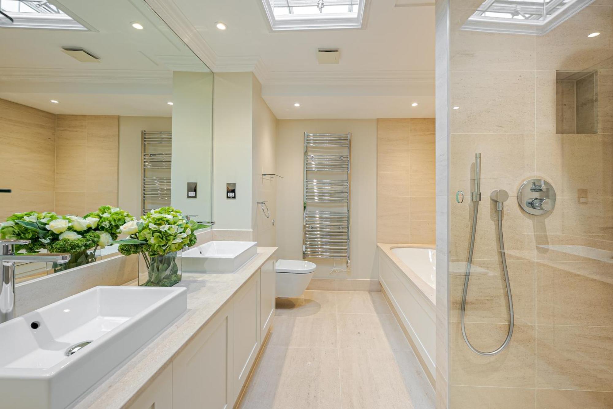 Modern 3 Bedroom Luxury House With Garage In Central London Exterior photo