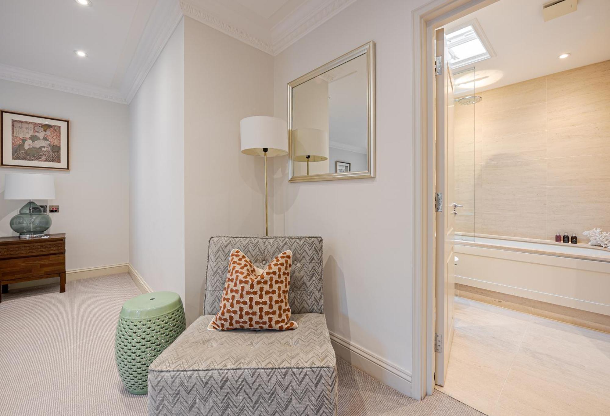 Modern 3 Bedroom Luxury House With Garage In Central London Exterior photo